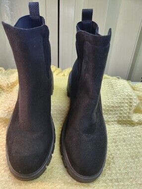 Chelsea28 Black Suede Chelsea Ankle Boots